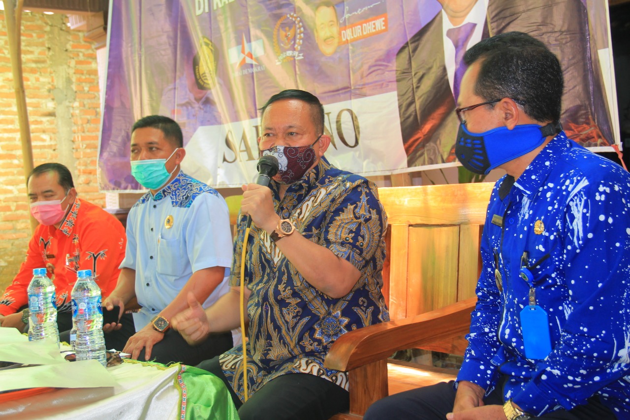 Sartono saat berdialog dengan Masyarakat