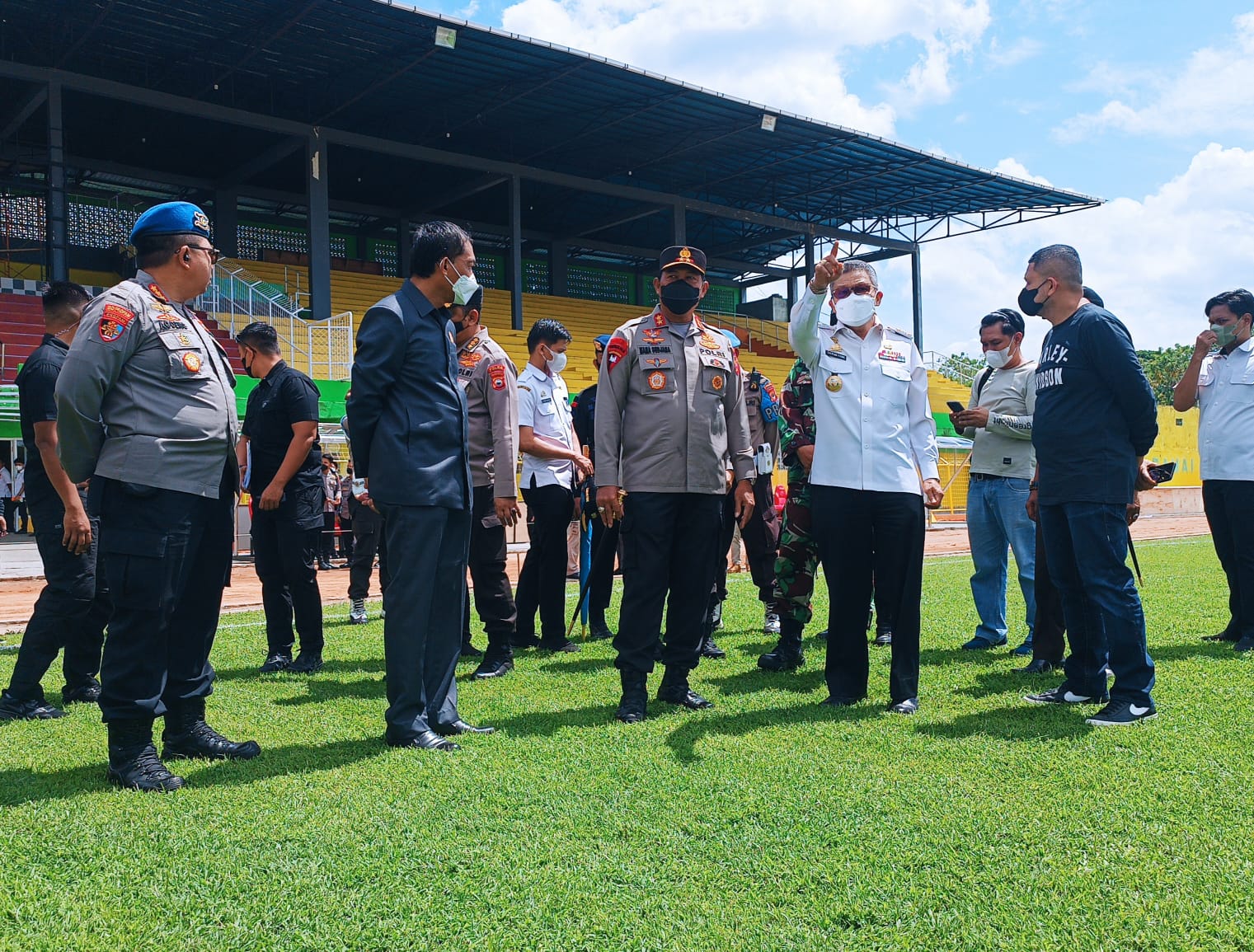 Taufan Pawe Ajak Kapolda Sulsel Berkeliling Cek Kesiapan Stadion Gelora BJ Habibie