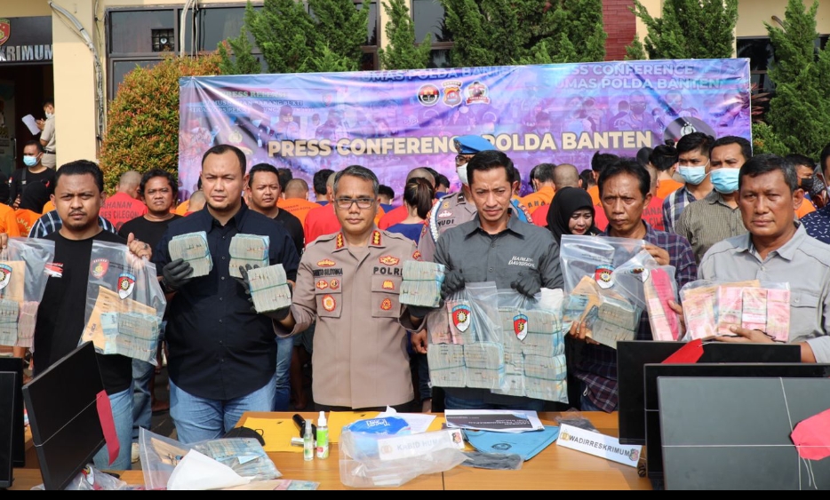 Polda Banten Sita Uang Hampir 1 M dari 65 Tersangka Pelaku Judi