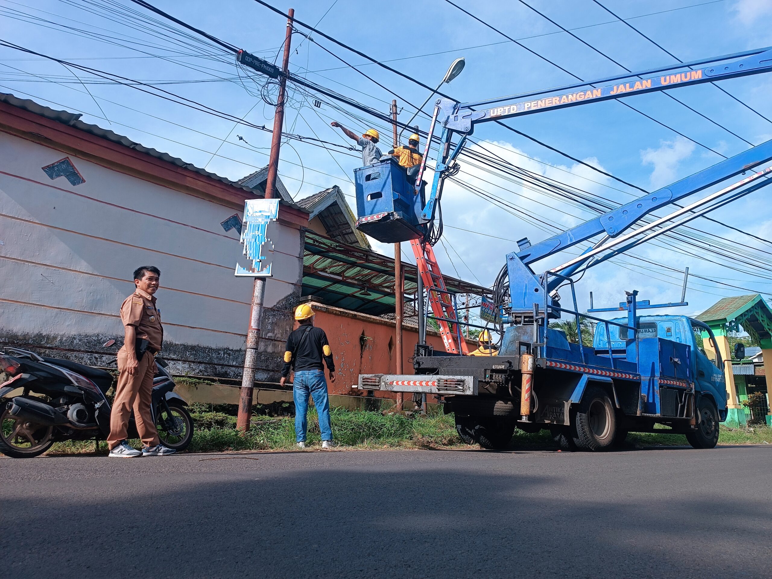 Respon Cepat Aduan Warga, Pemkot Parepare Lakukan Pemeliharaan Jaringan Lampu Jalan di Dua Titik
