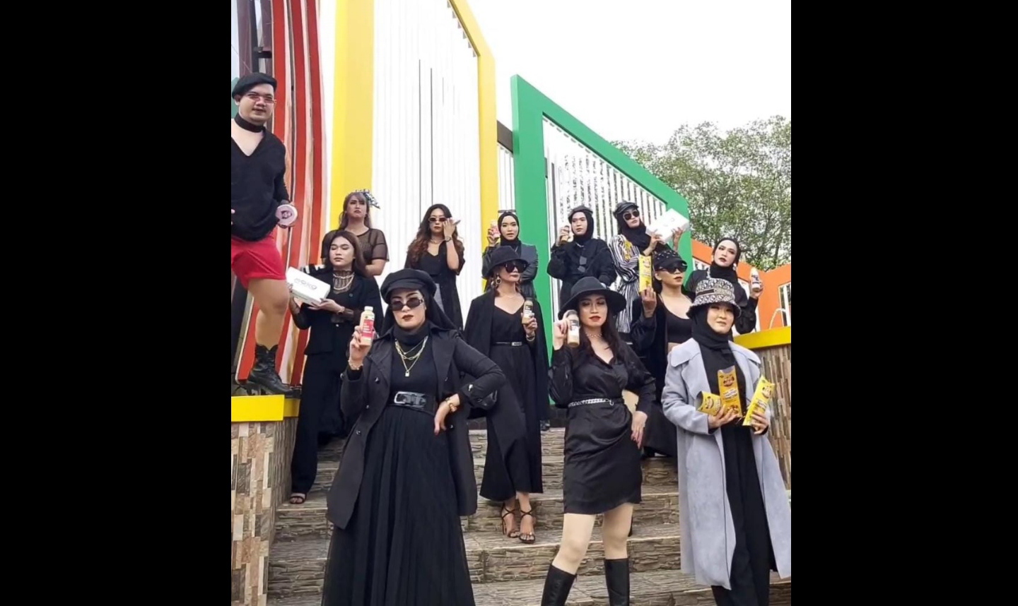 Keren! Influencer Parepare Manfaatkan Tren Fashion Week Promosikan Produk UMKM