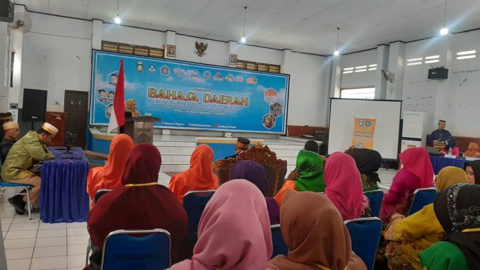 Erna Rasyid Taufan Tunjukkan Kepedulian Terhadap Pelestarian Bahasa Daerah