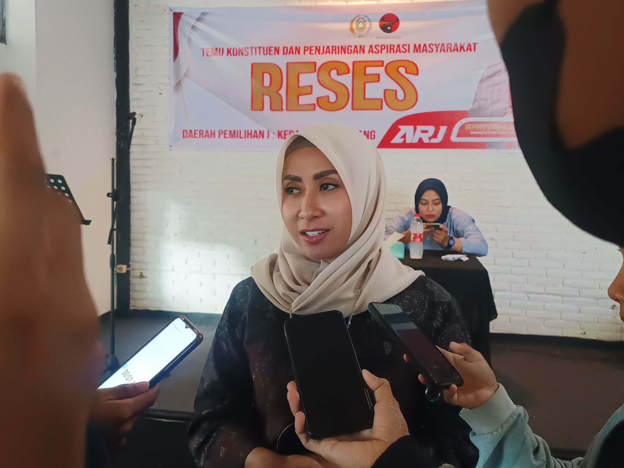 Reses Legislator PDIP Parepare Apriyani Djamaluddin Didominasi Aspirasi Emak-emak Minta Bantuan Alat Usaha