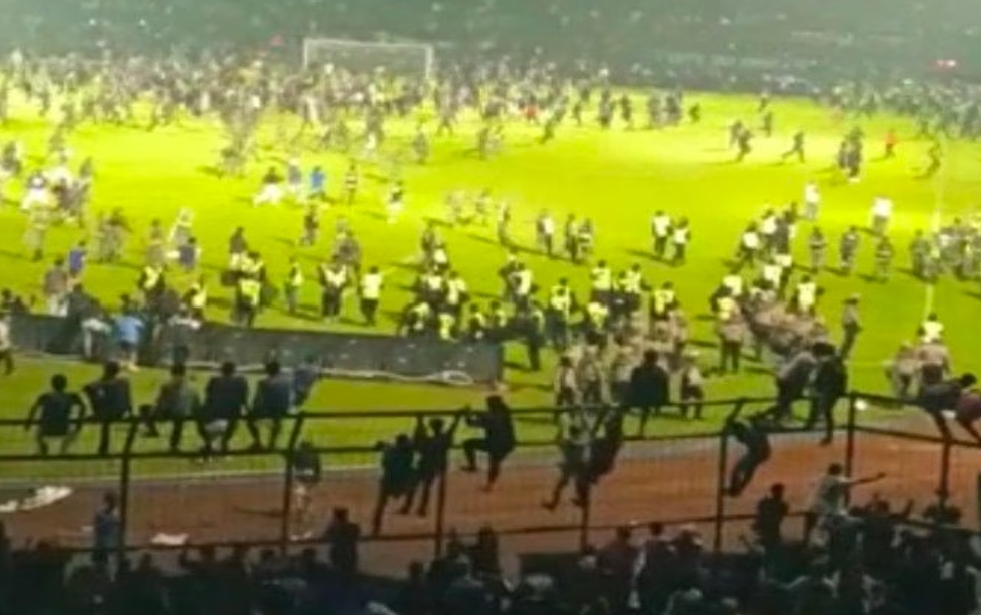 Sepak Bola Indonesia Berduka, Ratusan Korban Meninggal di Laga Arema vs Persebaya