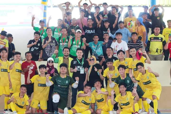 Ketua Kontingen Parepare Erna Rasyid Taufan Semangati Atlet Futsal Porprov  