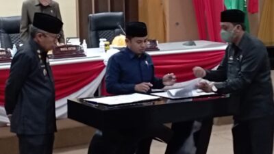 Wakil Ketua DPRD Parepare Tasming Hamid Pimpin Sidang Paripurna Penetapan Perda KLA