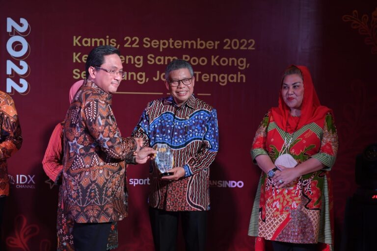 Taufan Pawe Terima Penghargaan Kepala Daerah Inovatif 2022 dari MNC Portal Indonesia