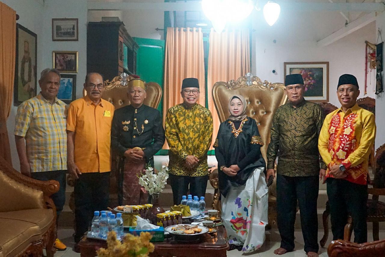 Taufan Pawe Silaturahmi Dengan Datu Luwu XL Andi Maradang Makkulau