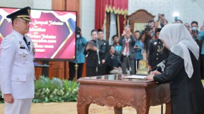 Gubernur Khofifah Lantik Aries Agung Paewai Jadi Pj Wali Kota Batu, Titip Pesan Kembangkan Sektor Wisata dan Ekonomi Kreatif