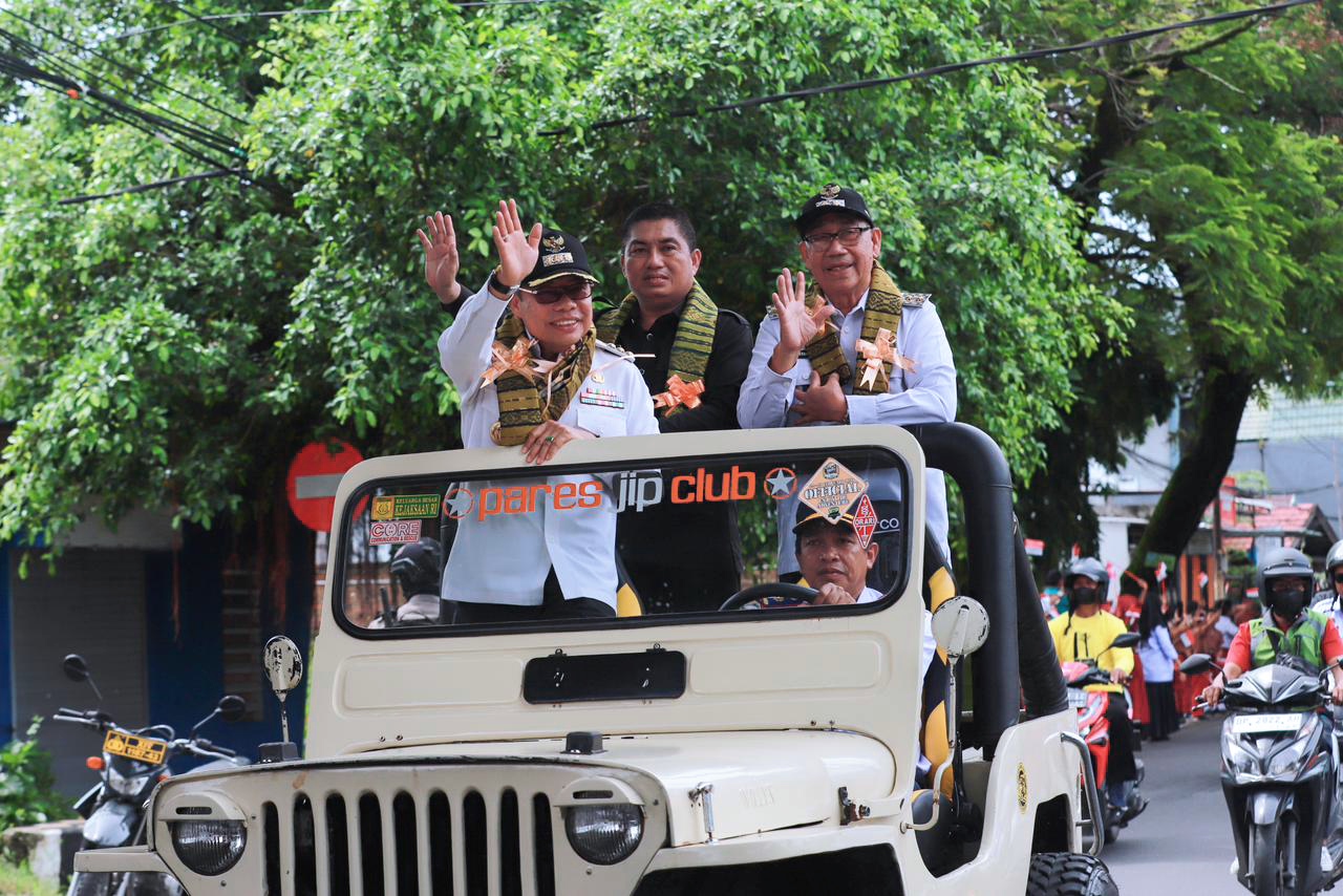 Taufan-Pangerang Arak Piala Adipura 2022 Keliling Kota Parepare
