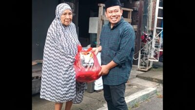 Datangi Langsung Rumah Warga, AAS Bagikan Ribuan Paket Sembako di Soreang