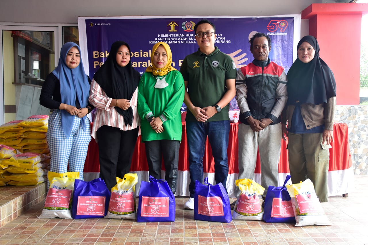 Rutan Pinrang Gelar Baksos, Bagikan Puluhan Paket Sembako untuk Keluarga Warga Binaan yang Kurang Mampu