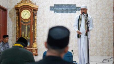 Taufan Pawe Safari Ramadan di Masjid Jami Nurul Iman Lemoe, Ajak Warga Perbanyak Bersyukur