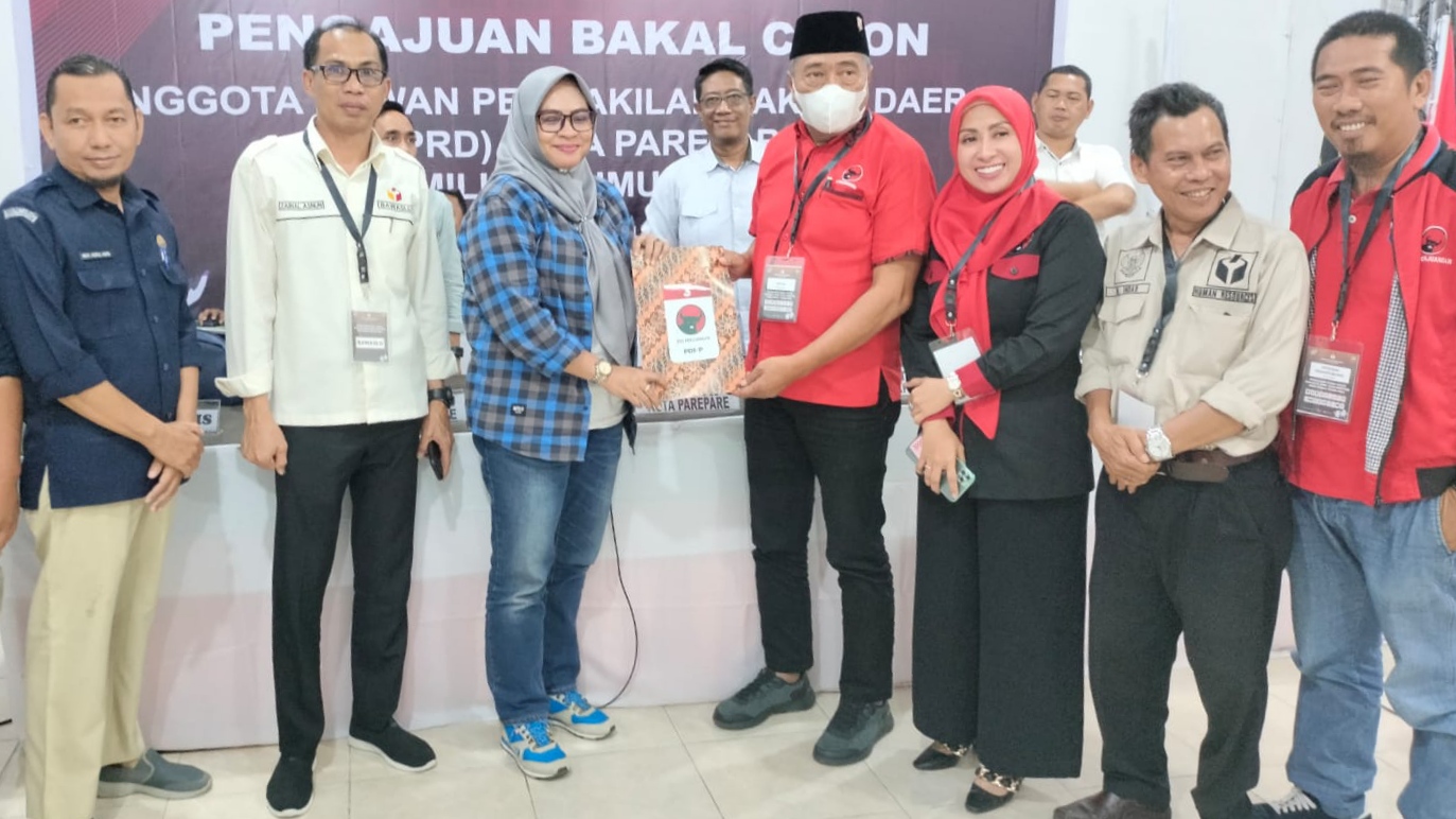 Berkas Diterima, DPC PDIP Parepare Resmi Daftarkan Becaleg di KPU