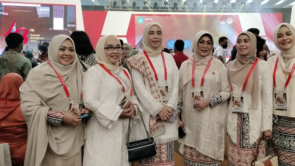 Hj. Erna Rasyid Taufan Hadiri Puncak Perayaan HUT ke-43 Dekranas di Medan