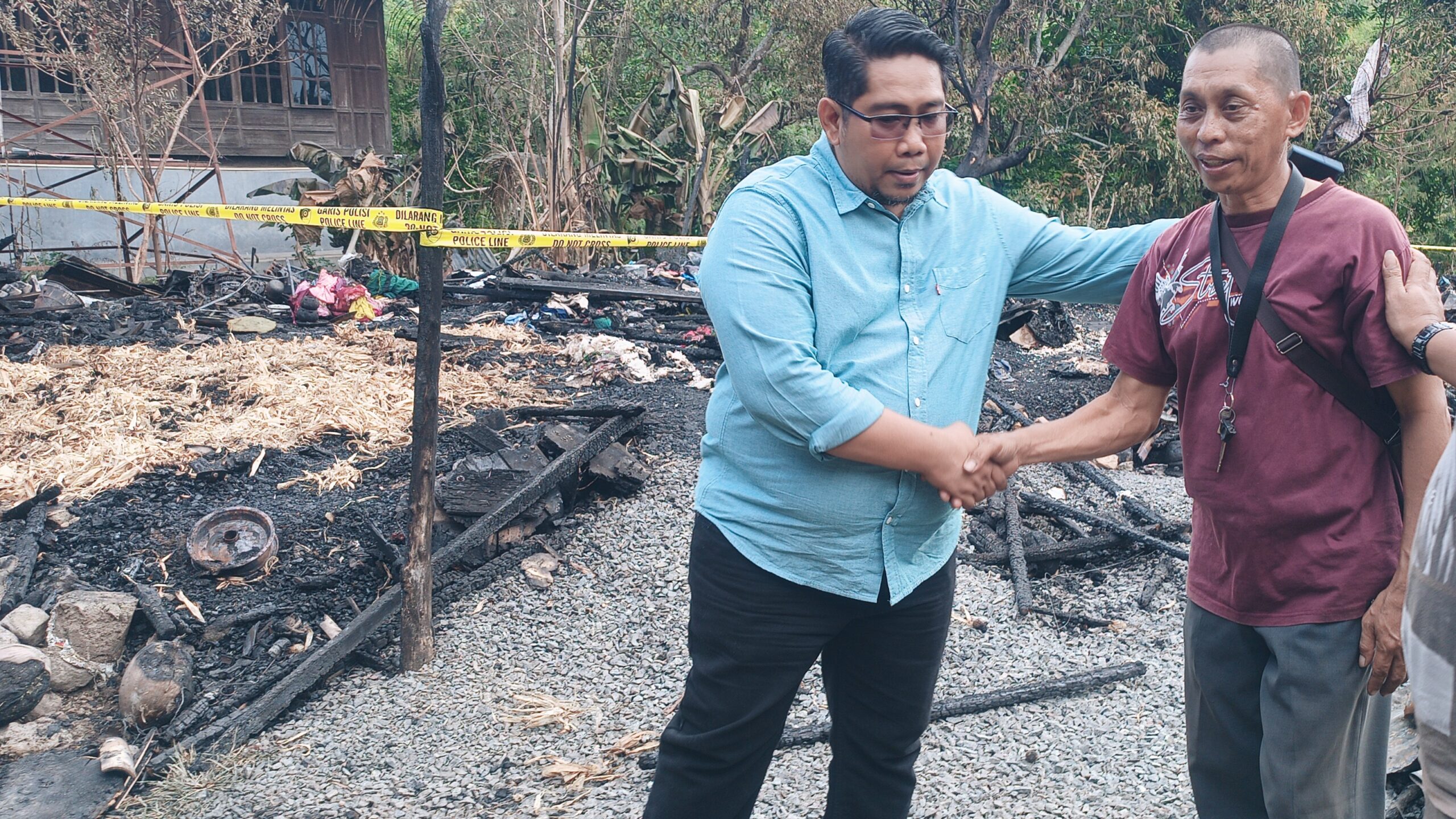 Kunjungi Korban Kebaran di Bacukiki, Asy'ari Abdullah Salurkan Bantuan Sembako