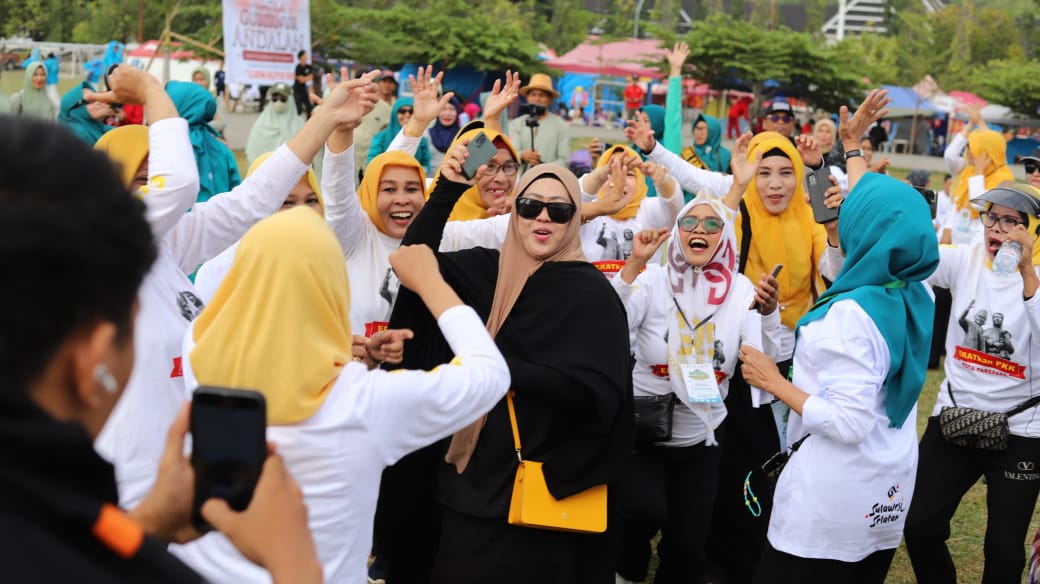 Ketua PKK Erna Rasyid Taufan Pimpin Kontingen Parepare Ikut Lomba di Jombore Tingkat Provinsi