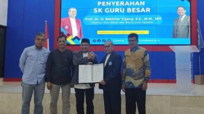 Rektor IAS Parepare Prof Bakhtiar Tijjang Terima SK Guru Besar dari LLDIKTI