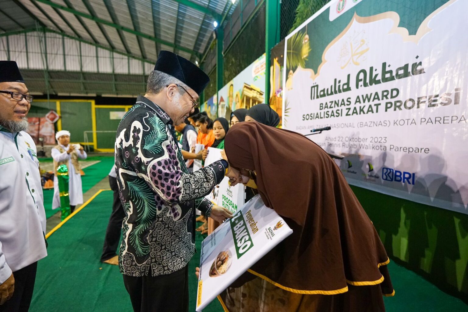 Taufan Pawe Apresiasi Baznas Berikan Beasiswa Bantuan Disabilitas dan Penganugerahan Award