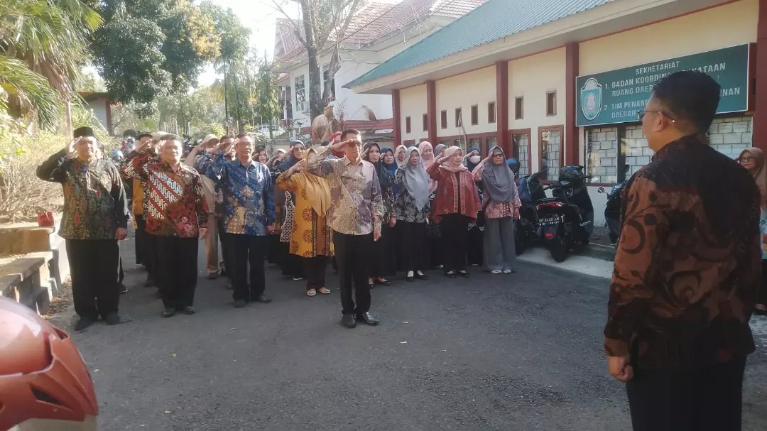 Apel Rutin Senin Pagi Jajaran Bappeda Parepare Kompak Kenakan Batik