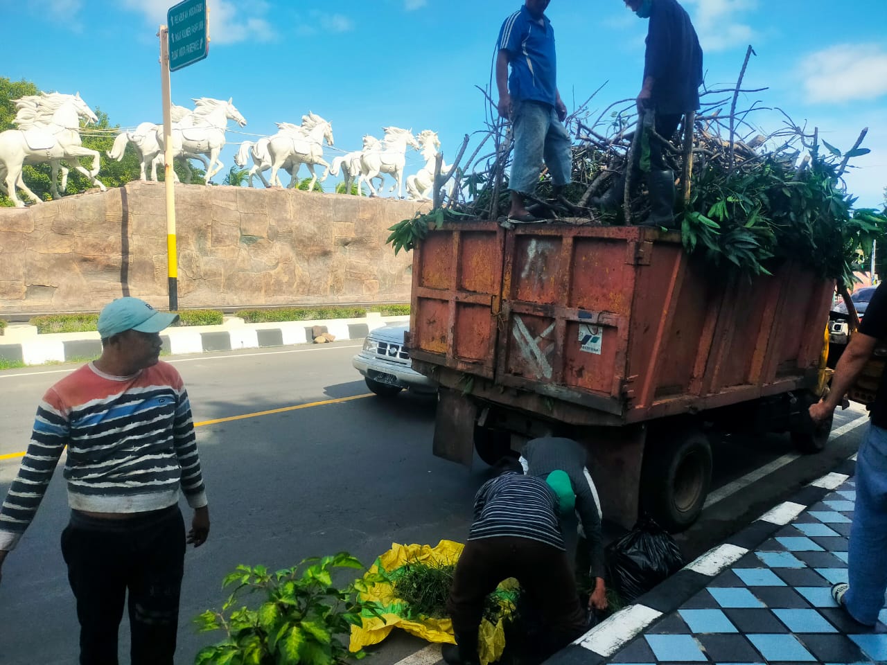 Jaga Kebersihan, Pj Wali Kota Parepare Akbar Ali Instruksikan Kerja Bakti