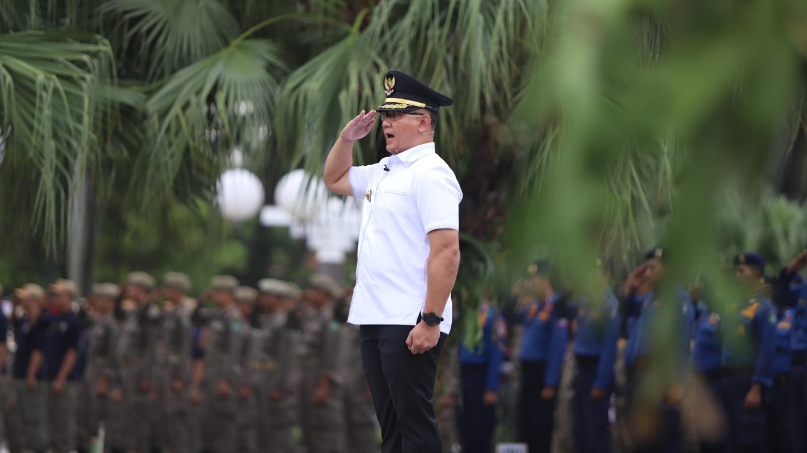 Kemendagri Tunjuk Aries Agung Paewai Sebagai Komandan Upacara pada Peringatan Hari Otonomi Daerah XXVIII di Surabaya