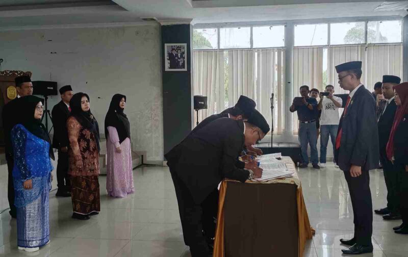 12 Panwaslu Kecamatan Dilantik, Akbar Ali Pesan Laksanakan Tugas dengan Baik
