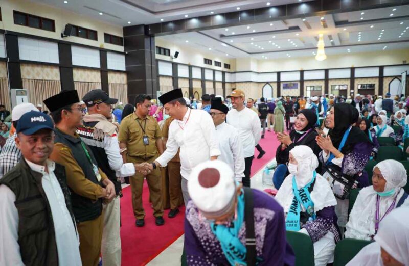 Akbar Ali Jemput Jamaah Haji Kota Parepare di Makassar