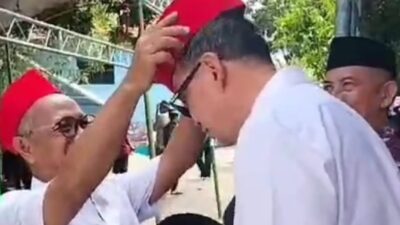 Melayat ke Rumah Duka Andi Faisal, TQ Terima Songko Cella dan Pesan Khusus