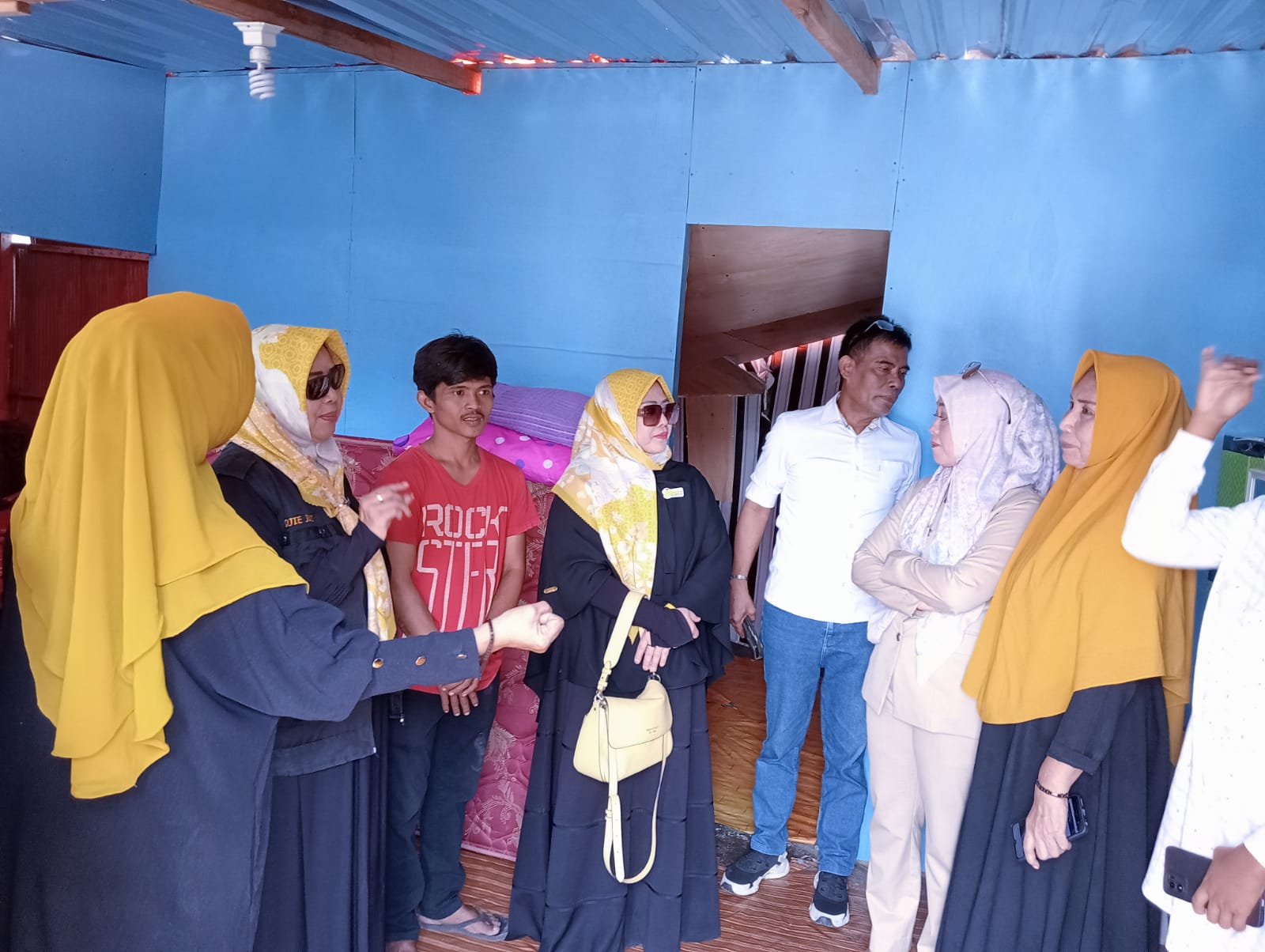 ERAT dan Partai Golkar Bantu Warga Parepare yang Terdampak Bencana Alam