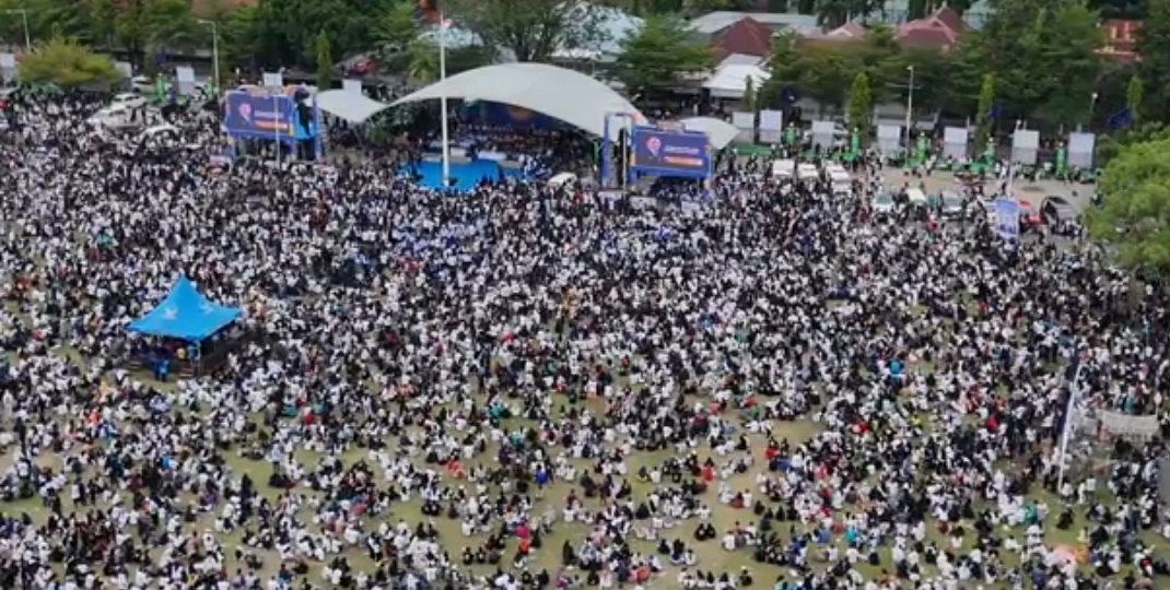 Alun-alun Kota Parepare Jadi Lautan Manusia, Antusias Warga Hadiri Kegiatan Jalan Santai TSM Day