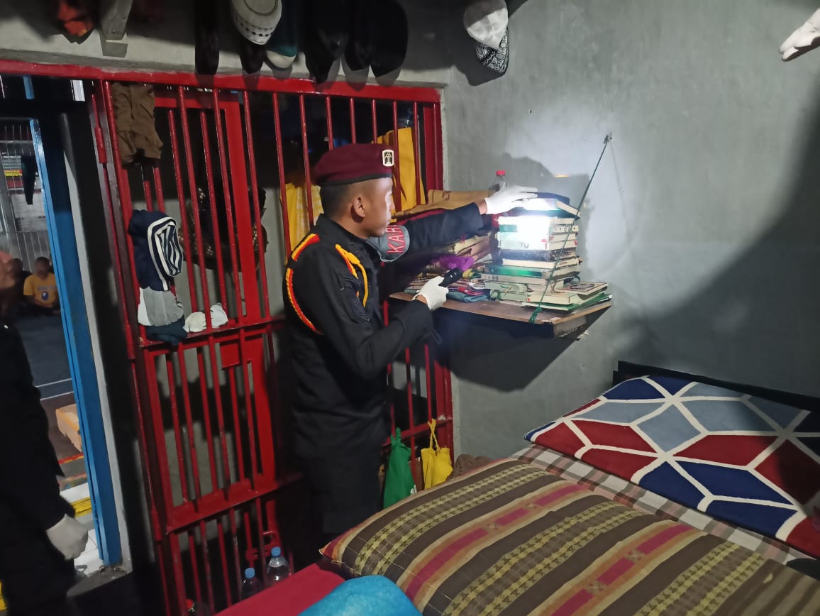 Rutan Kelas IIB Malino Gelar Sidak Malam, Pastikan Blok Hunian Aman dari Barang Terlarang