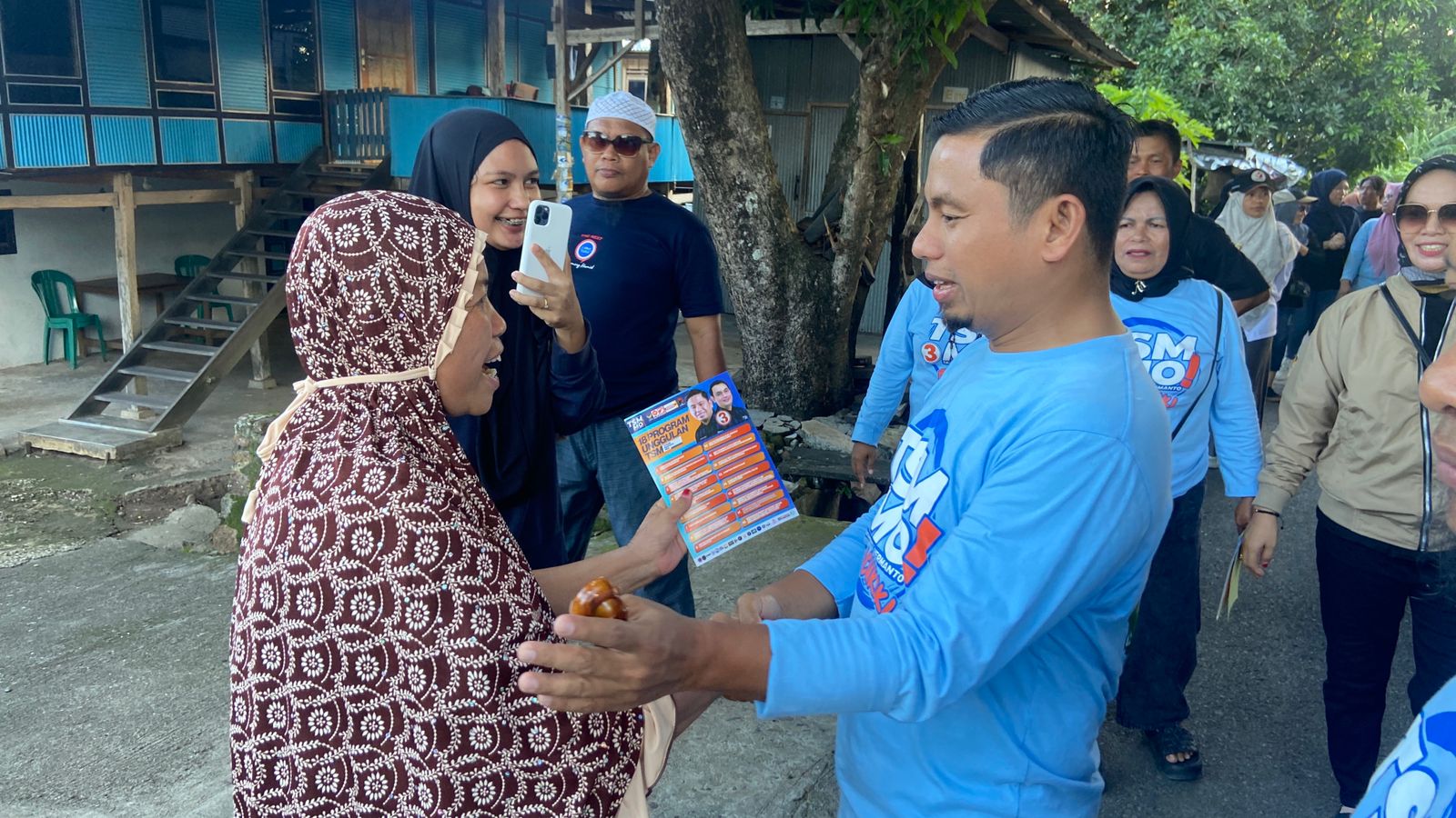 Figur Merakyat, Tasming-Hermanto Dengar Aspirasi Warga Lompoe dari Rumah ke Rumah
