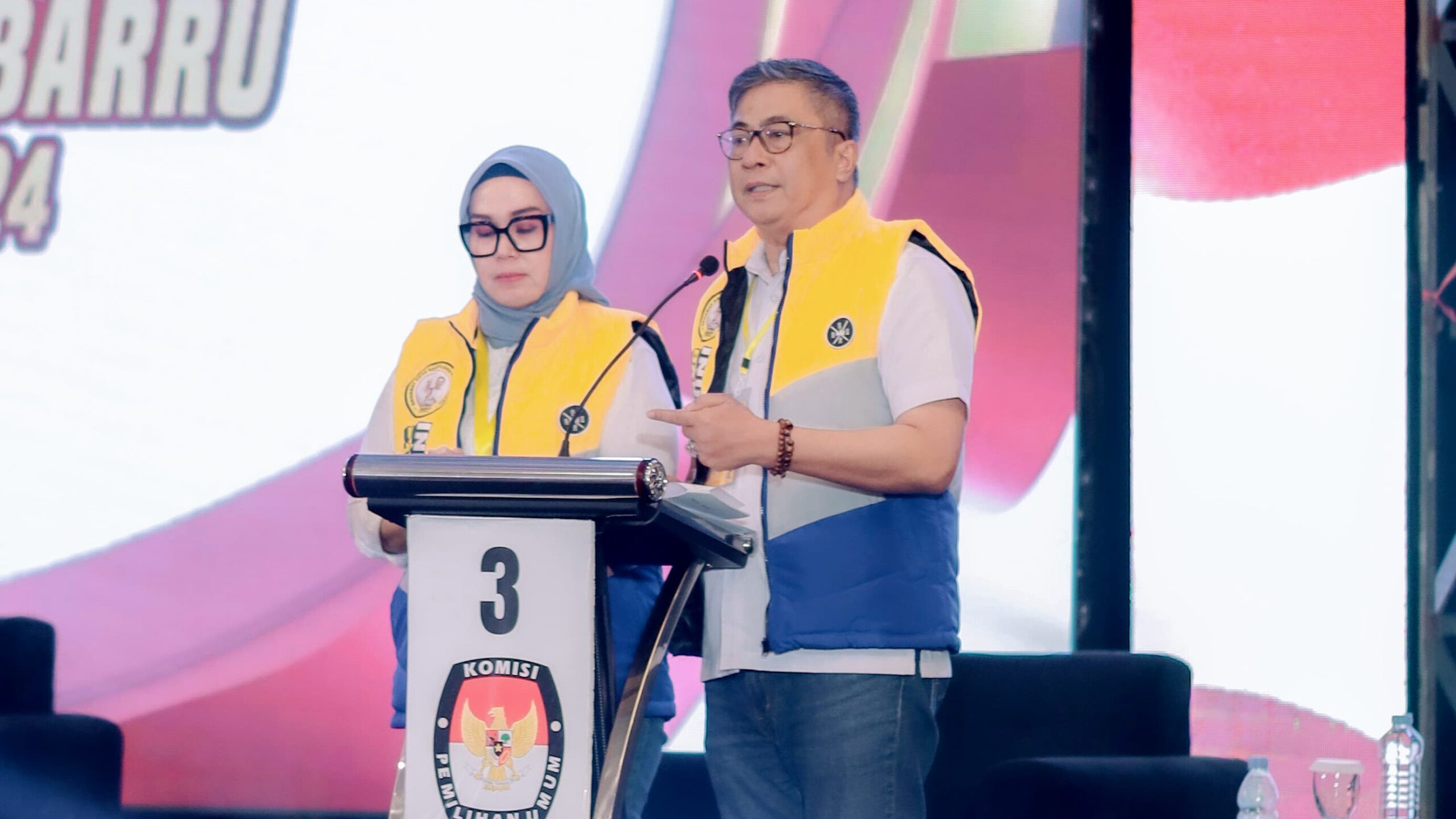 Tampil Meyakinkan pada Debat Publik Kedua, Andi Ina-Abustan Gaungkan Reformasi Birokrasi dan Digitalisasi Barru