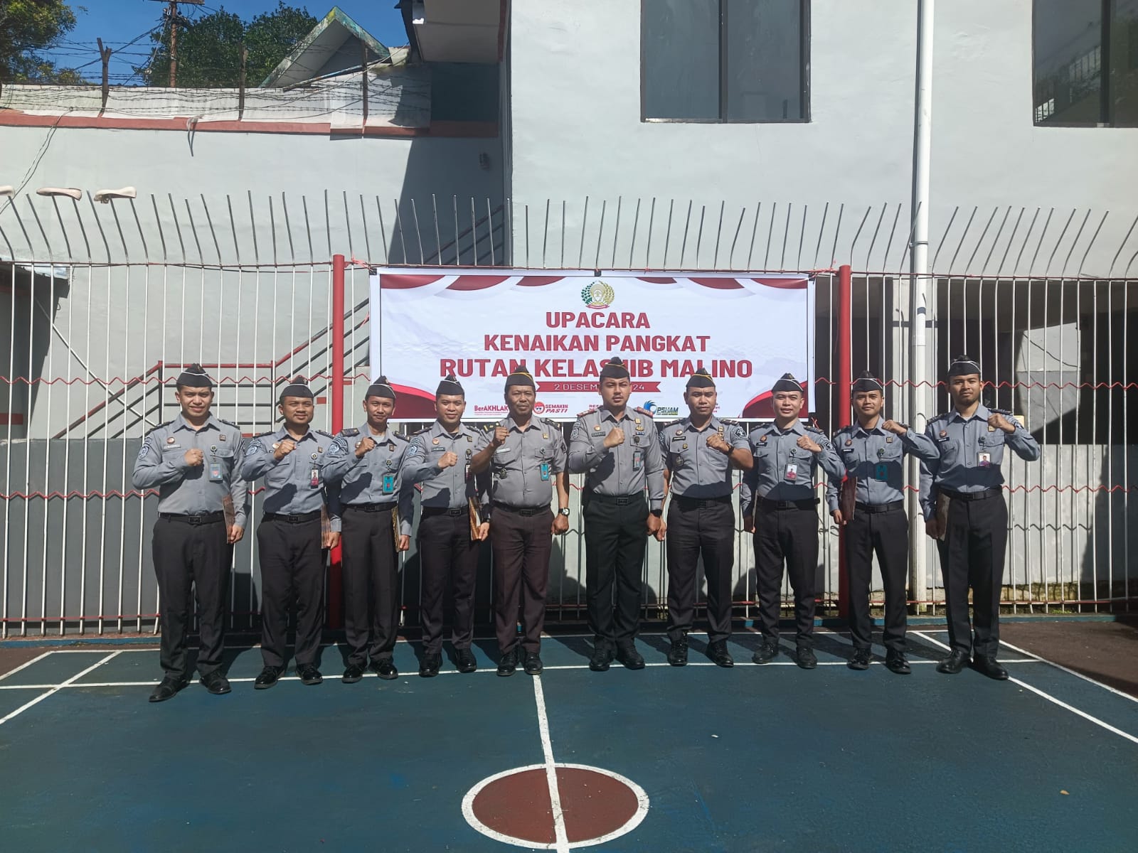 Karutan Malino Sematkan Tanda Kenaikan Pangkat untuk Tujuh Pegawai