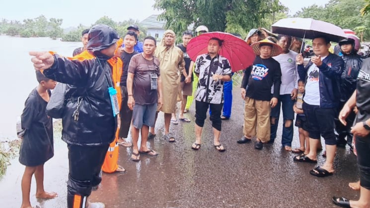 Pantau Banjir, Cawalkot Terpilih Tasming Hamid dan Hermanto Pastikan Penanganan Banjir Jadi Prioritas