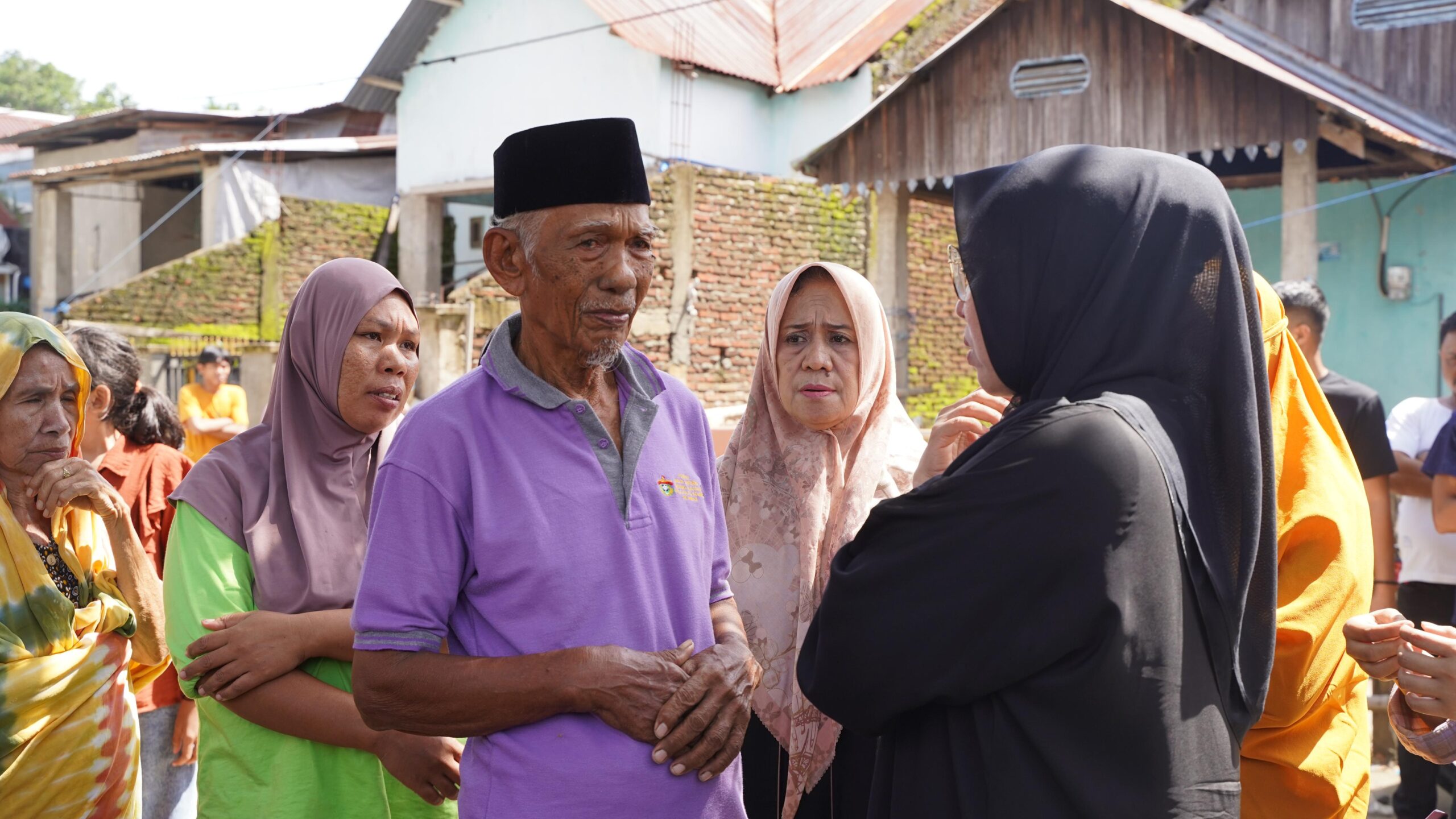 Dukungan Nyata Bupati Barru Terpilih Andi Ina Kartika Sari untuk Korban Kebakaran di Desa Madello