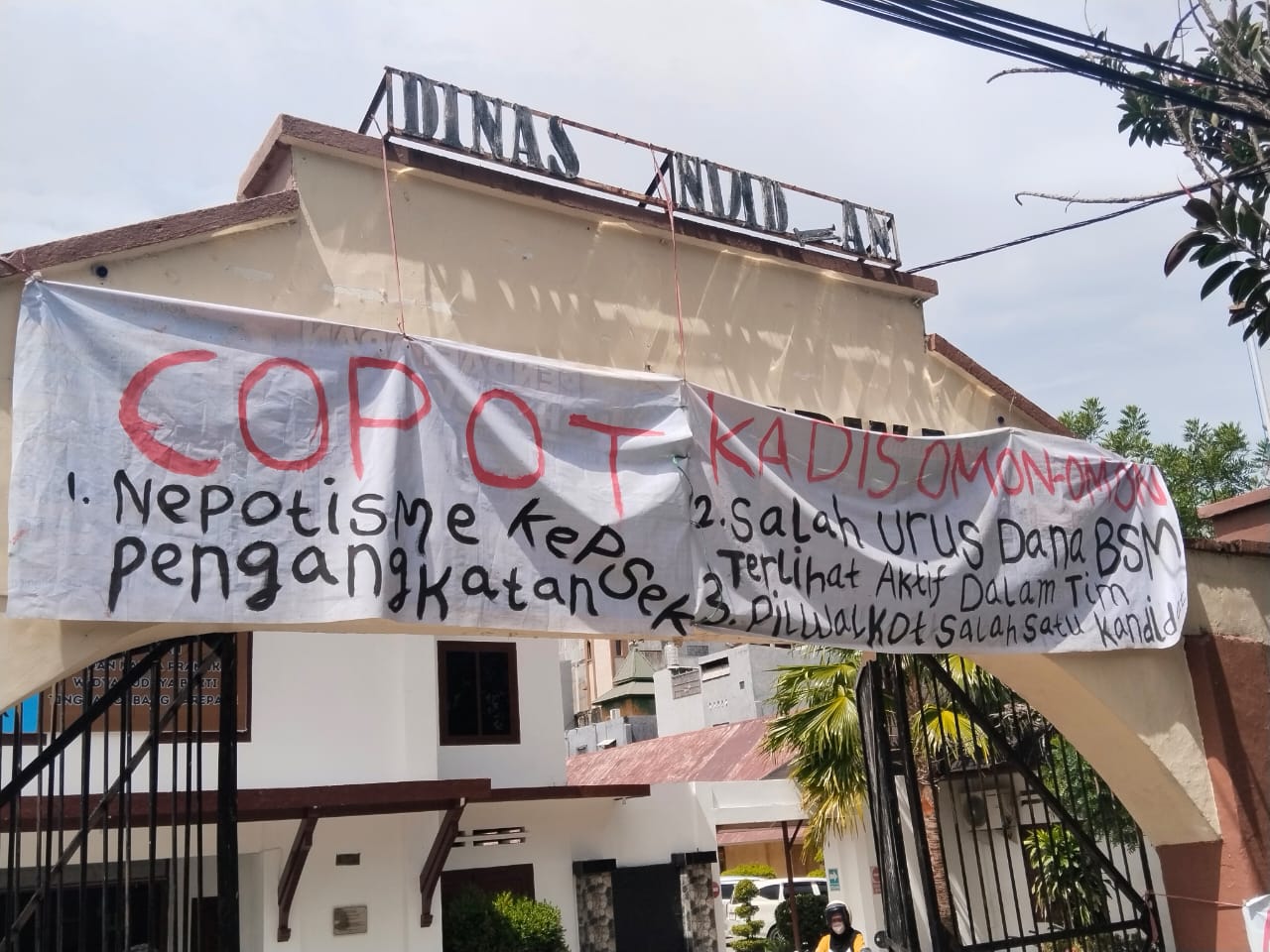 Kadisdikbud Parepare Dituding Nepotisme dan Salah Urus Dana BSM, Warga Desak Copot Jabatan