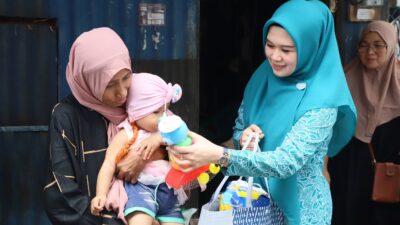 Ketua Tim Penggerak PKK Parepare Serahkan Bantuan untuk Balita Terindikasi Stunting