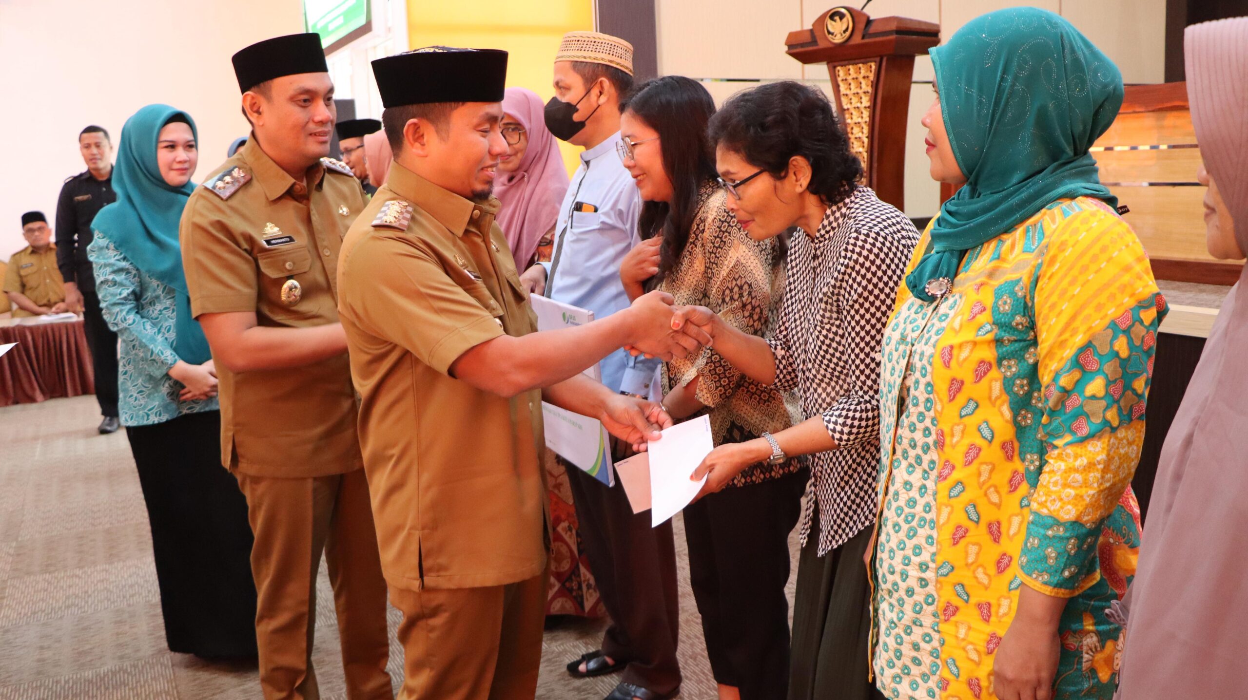 Wali Kota Parepare Tasming Hamid Serahkan Insentif untuk Guru Mengaji dan Kader Posyandu