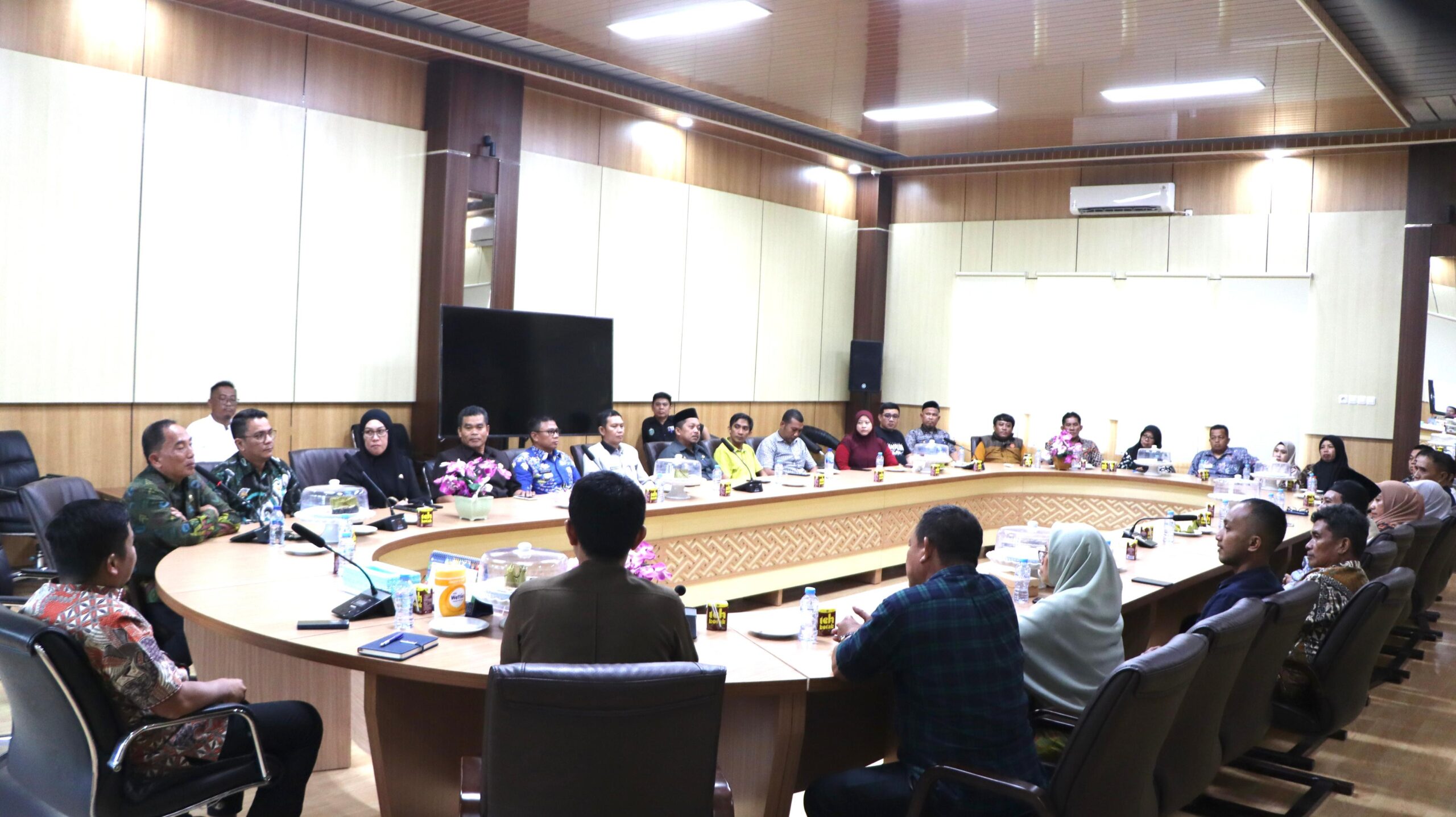 Wali Kota Parepare Tasming Hamid Pimpin Rapat Evaluasi Kinerja DLH, Dishub, PJU, Camat, dan Lurah