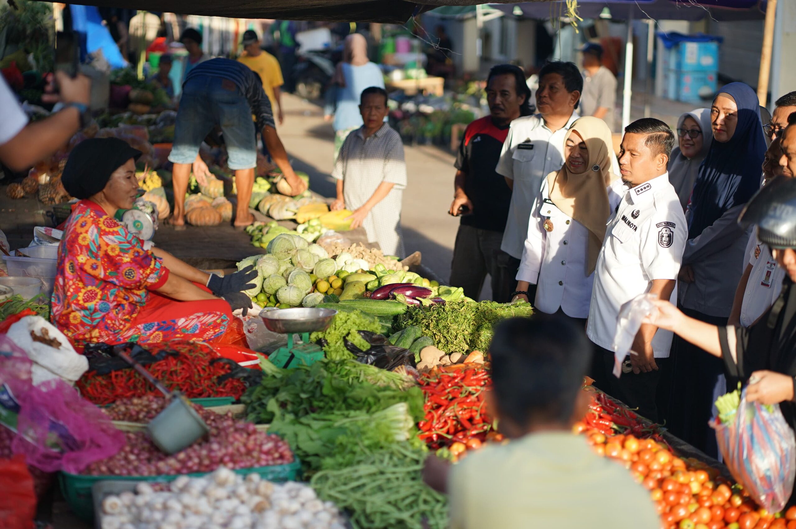 Wali Kota Parepare Tinjau Harga dan Stok Bahan Pokok di Pasar Sumpang Minangae