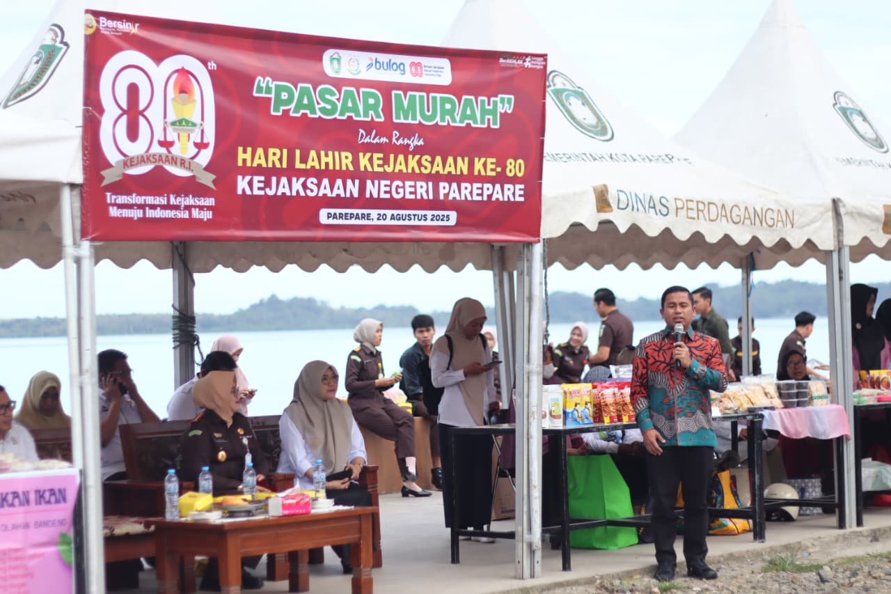 Wali Kota Parepare Tasming Hamid Apresiasi Kejaksaan Gelar Pasar Murah di Taman Mattirotasi