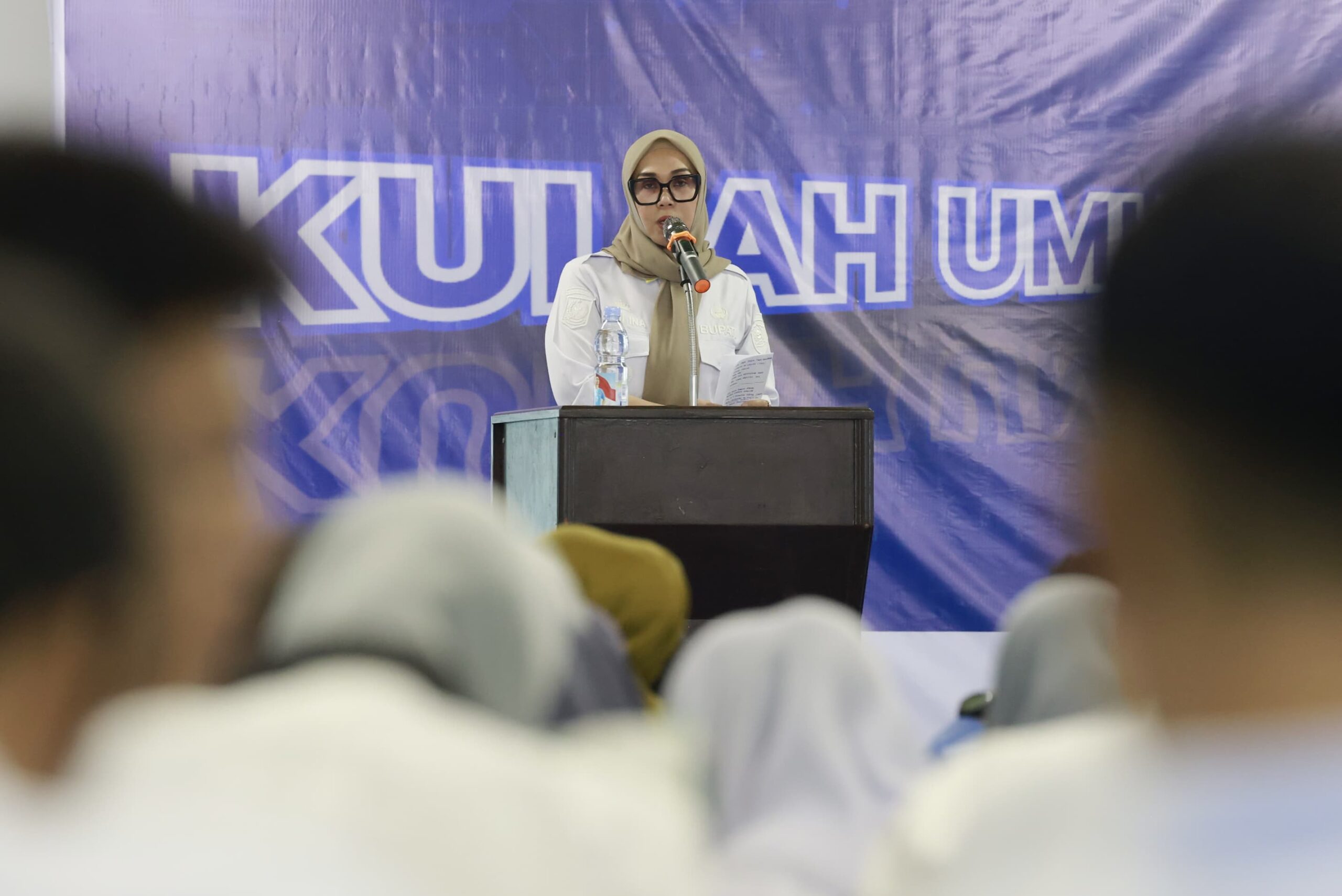 Bupati Barru Andi Ina Kartika Sari Sampaikan Kuliah Perdana di STMIK Kharisma Makassar, Motivasi Mahasiswa Baru Jadi Pemimpin Inovatif