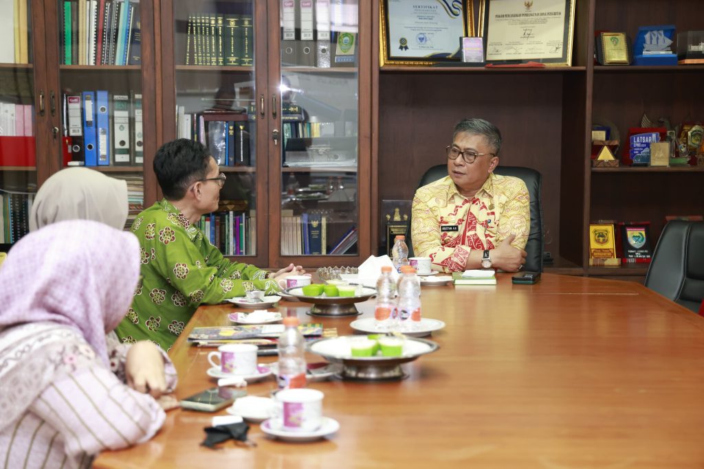 Terima Kunker Kabalai Bahasa Sulsel, Wabup Barru Abustan Dorong Peningkatan Literasi Menulis Pada Pendidikan Dasar