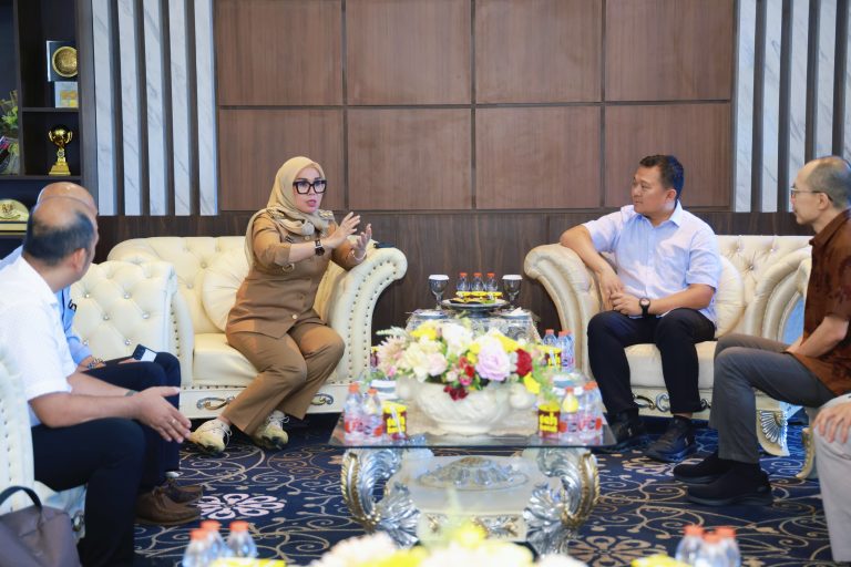 Bupati Barru Terima Audiensi PT Indocement Tunggal Prakarsa dan PT Semen Bosowa Maros