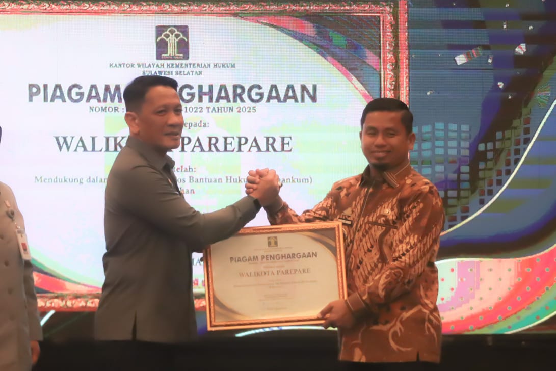 Wali Kota Tasming Hamid Raih Penghargaan Kemenkumham atas Dukungan Pembentukan Posbakum di Parepare