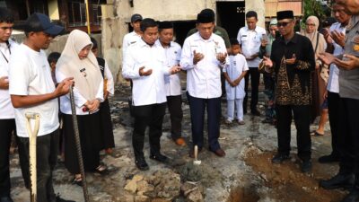 Wali Kota Tasming Hamid Serahkan Bantuan dan Letakkan Batu Pertama Rumah Layak Huni untuk Korban Kebakaran