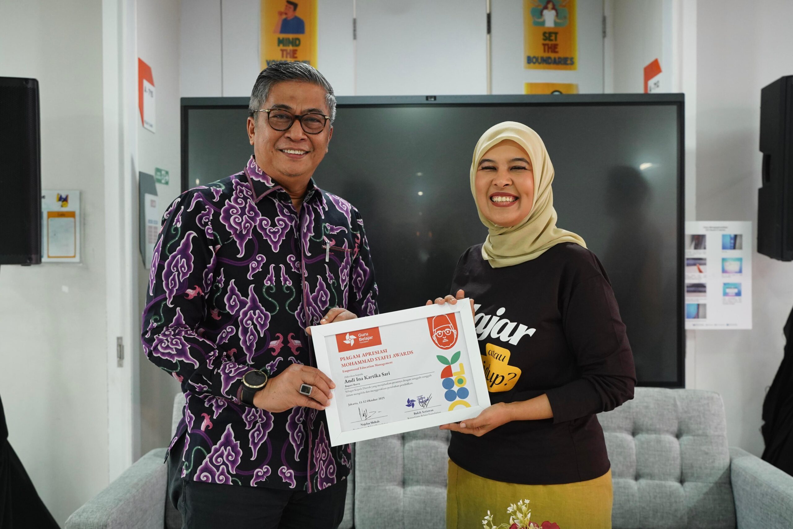 Komitmen Transformasi Pendidikan, Pemkab Barru Terima Mohammad Syafe’i Awards