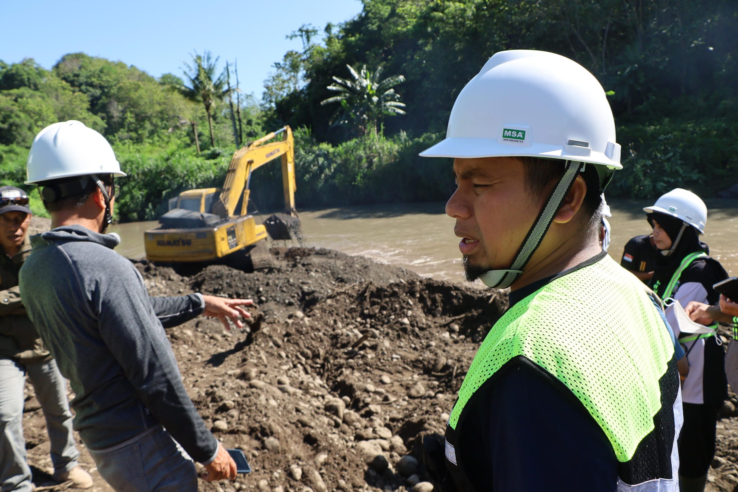 Wali Kota Tasming Hamid Tinjau Langsung Hari Terakhir Pengerukan Sungai di Lompoe